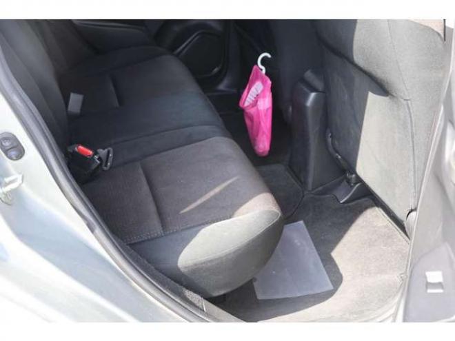 フィット1.5 ハイブリッド Fパッケージ 4WD　検2年　自社　ローンカノウ 1500