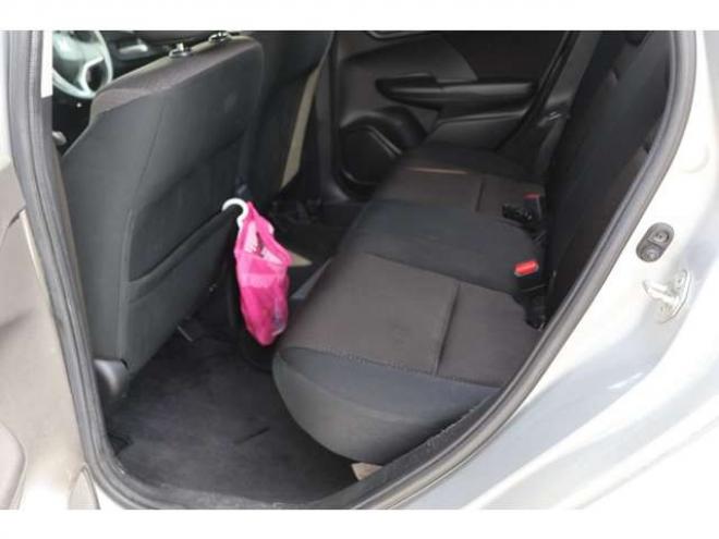 フィット1.5 ハイブリッド Fパッケージ 4WD　検2年　自社　ローンカノウ 1500