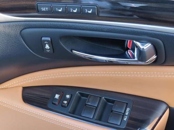 レクサスLS 460 バージョンC Iパッケージ　エンジンスターター・ETC・ステアリングヒーター・シートヒーター・革シート・クルーズコントロール 2WD 4600