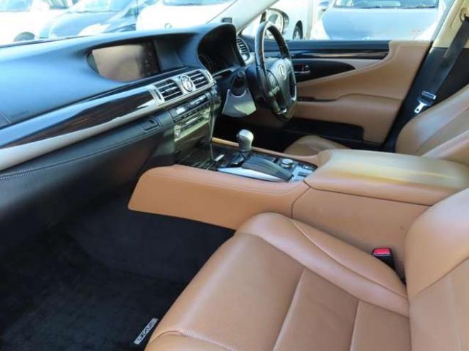 レクサスLS 460 バージョンC Iパッケージ　エンジンスターター・ETC・ステアリングヒーター・シートヒーター・革シート・クルーズコントロール 2WD 4600