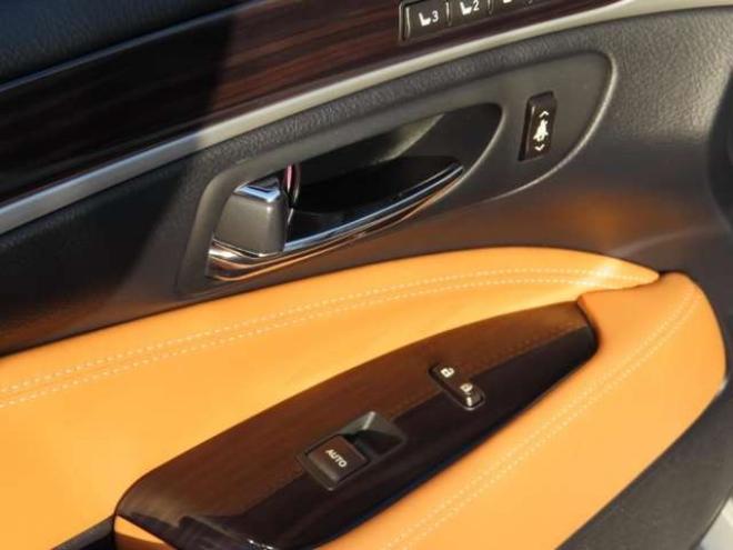 レクサスLS 460 バージョンC Iパッケージ　エンジンスターター・ETC・ステアリングヒーター・シートヒーター・革シート・クルーズコントロール 2WD 4600