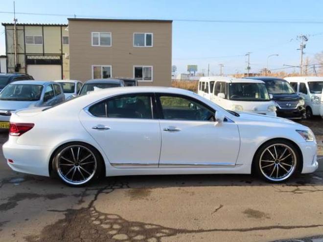 レクサスLS 460 バージョンC Iパッケージ　エンジンスターター・ETC・ステアリングヒーター・シートヒーター・革シート・クルーズコントロール 2WD 4600