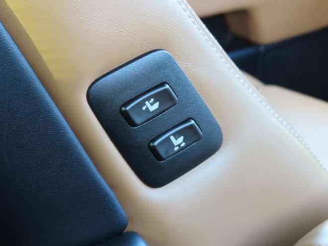 レクサスLS 460 バージョンC Iパッケージ　エンジンスターター・ETC・ステアリングヒーター・シートヒーター・革シート・クルーズコントロール 2WD 4600