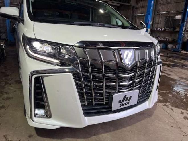 アルファードハイブリッド 2.5 SR Cパッケージ E-Four 4WD　3眼LED・純正ナビ・リアモニター・パワーバックドア・夏冬タイヤ付・1500W給電・ベンチレーターシート・パワーシート・アダプティブクルーズコントロール・ステアリングヒーター・検令和9年6月・本州仕入車両 2500