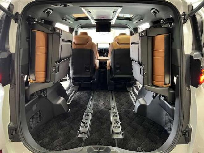 ヴェルファイアハイブリッド 2.5 Zプレミア E-Four 4WD　屋内保管・ワンオーナー・ブラウンレザー 登録済未使用車 2500