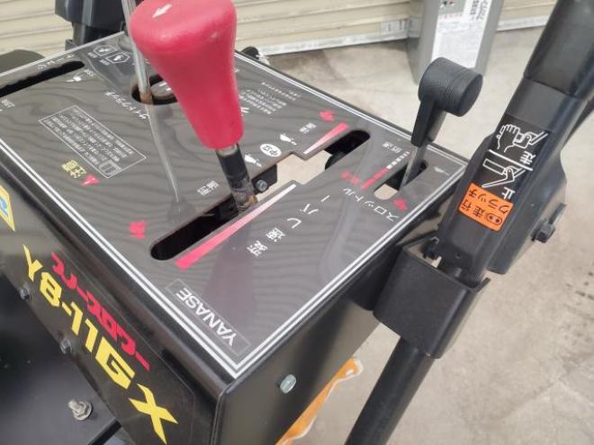 除雪機ヤナセY8-11GX
80cm 11馬力 