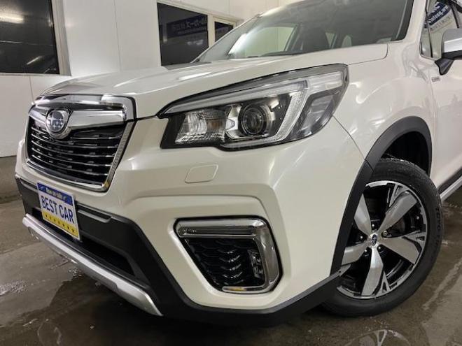 フォレスターアドバンス　寒冷地仕様　禁煙車　安全装備アイサイト　パワーバックドア　純正ブラックハーフレザーシート　純正１８インチＡＷ　スタッドレスタイヤ付　純正ナビ　フルセグ地デジ　Ｂｌｕｅｔｏｏｔｈ　バックカメラ　ＥＴＣ 4WD 2000 5Dr