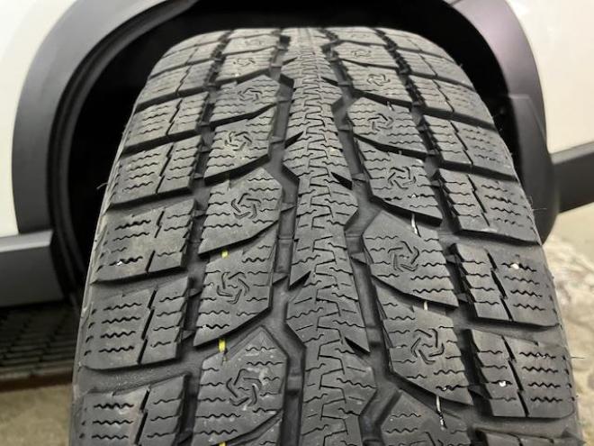 フォレスターアドバンス　寒冷地仕様　禁煙車　安全装備アイサイト　パワーバックドア　純正ブラックハーフレザーシート　純正１８インチＡＷ　スタッドレスタイヤ付　純正ナビ　フルセグ地デジ　Ｂｌｕｅｔｏｏｔｈ　バックカメラ　ＥＴＣ 4WD 2000 5Dr