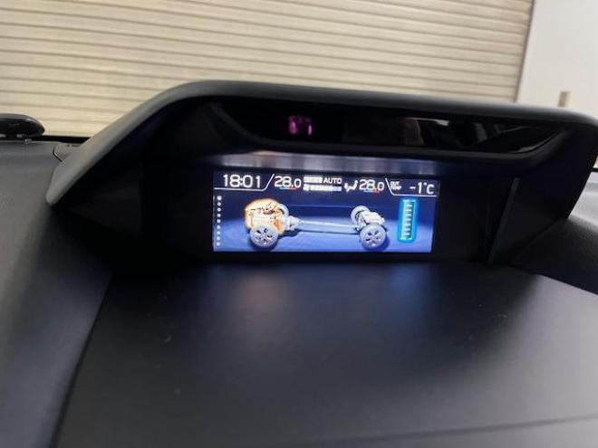 フォレスターアドバンス　寒冷地仕様　禁煙車　安全装備アイサイト　パワーバックドア　純正ブラックハーフレザーシート　純正１８インチＡＷ　スタッドレスタイヤ付　純正ナビ　フルセグ地デジ　Ｂｌｕｅｔｏｏｔｈ　バックカメラ　ＥＴＣ 4WD 2000 5Dr