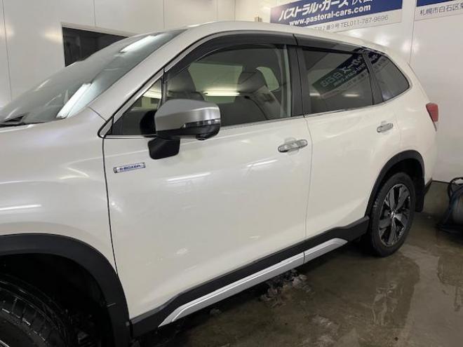 フォレスターアドバンス　寒冷地仕様　禁煙車　安全装備アイサイト　パワーバックドア　純正ブラックハーフレザーシート　純正１８インチＡＷ　スタッドレスタイヤ付　純正ナビ　フルセグ地デジ　Ｂｌｕｅｔｏｏｔｈ　バックカメラ　ＥＴＣ 4WD 2000 5Dr