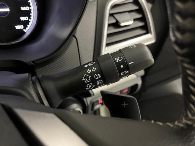 フォレスターアドバンス　寒冷地仕様　禁煙車　安全装備アイサイト　パワーバックドア　純正ブラックハーフレザーシート　純正１８インチＡＷ　スタッドレスタイヤ付　純正ナビ　フルセグ地デジ　Ｂｌｕｅｔｏｏｔｈ　バックカメラ　ＥＴＣ 4WD 2000 5Dr