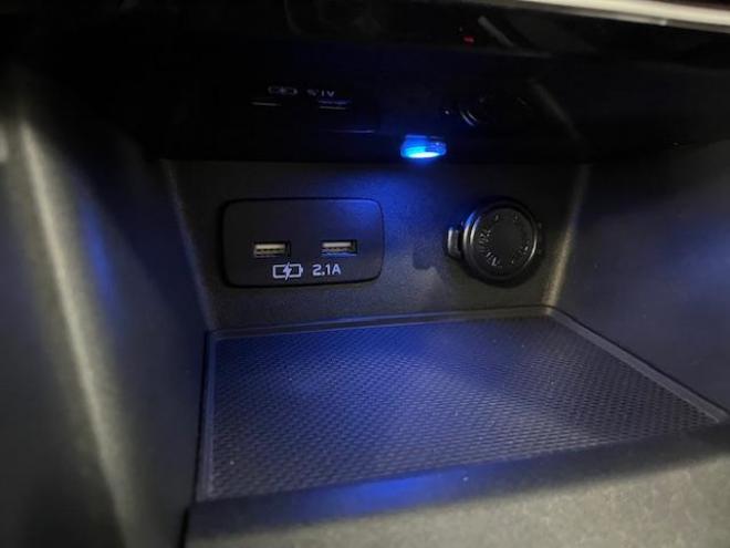 フォレスターアドバンス　寒冷地仕様　禁煙車　安全装備アイサイト　パワーバックドア　純正ブラックハーフレザーシート　純正１８インチＡＷ　スタッドレスタイヤ付　純正ナビ　フルセグ地デジ　Ｂｌｕｅｔｏｏｔｈ　バックカメラ　ＥＴＣ 4WD 2000 5Dr