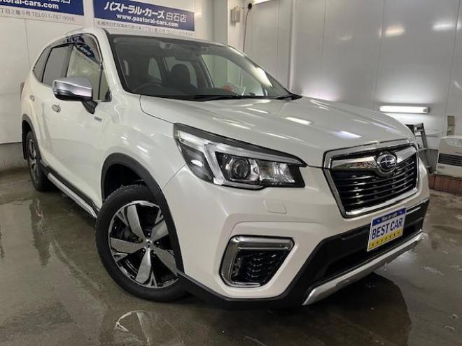 フォレスターアドバンス　寒冷地仕様　禁煙車　安全装備アイサイト　パワーバックドア　純正ブラックハーフレザーシート　純正１８インチＡＷ　スタッドレスタイヤ付　純正ナビ　フルセグ地デジ　Ｂｌｕｅｔｏｏｔｈ　バックカメラ　ＥＴＣ 4WD 2000 5Dr