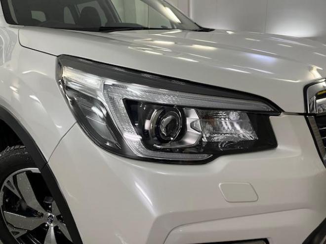 フォレスターアドバンス　寒冷地仕様　禁煙車　安全装備アイサイト　パワーバックドア　純正ブラックハーフレザーシート　純正１８インチＡＷ　スタッドレスタイヤ付　純正ナビ　フルセグ地デジ　Ｂｌｕｅｔｏｏｔｈ　バックカメラ　ＥＴＣ 4WD 2000 5Dr