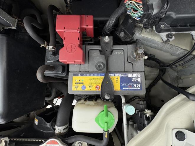 アルトALTO 4WD F 禁煙車　管理車両　寒冷地　４速オートマキーレス　アルミホイル　新品スタットレスタイヤ　DVDデスプレイオーディオ　キーレス　2検　エンジンオイル交換・オイルエレメント交換　エンスタ 4WD 660 5Dr