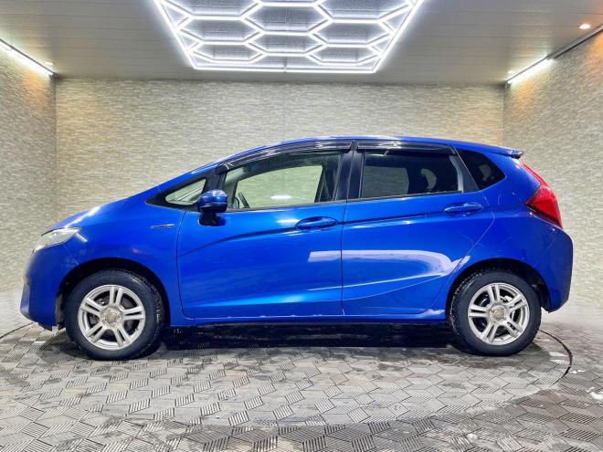 フィット1.5ハイブリッドLパッケージ 4WD 5年保証 スマキー ナビTV Bカメ 夏冬タイヤ ETC 寒冷地仕様 禁煙 車検整備2年付 修復歴無