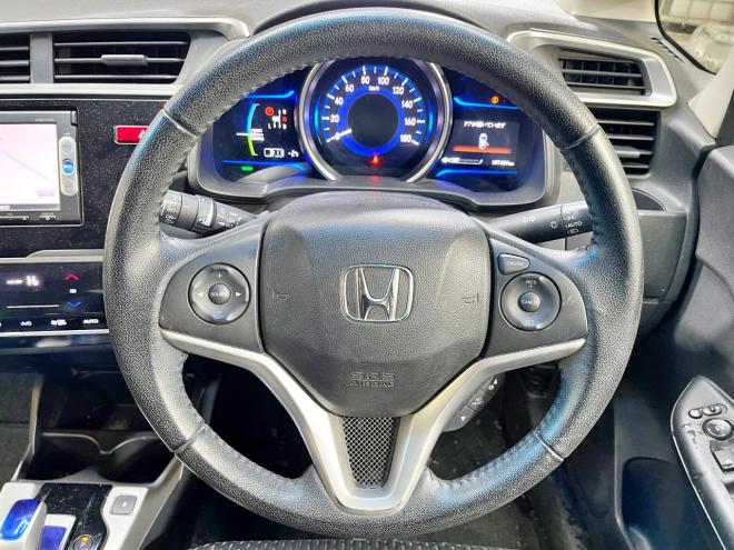 フィット1.5ハイブリッドLパッケージ 4WD 5年保証 スマキー ナビ Bカメ クルコン 寒冷地仕様 禁煙 車検整備2年付 修復歴無