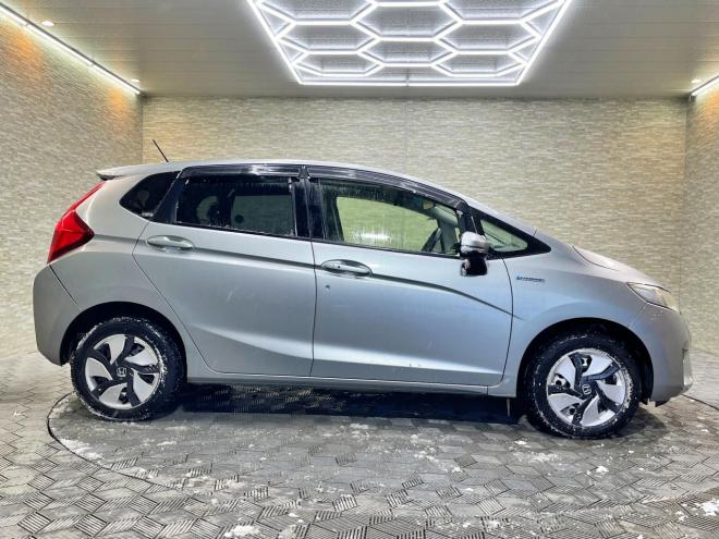 フィット1.5ハイブリッドLパッケージ 4WD 5年保証 ナビ Bカメ ETC 寒冷地仕様 車検整備2年付 修復歴無