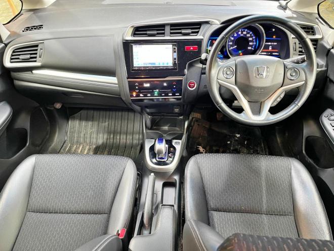 フィット1.5ハイブリッドLパッケージ 4WD 5年保証 ナビ Bカメ ETC 寒冷地仕様 車検整備2年付 修復歴無