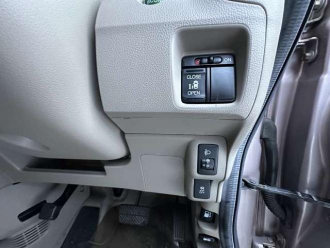 N-BOXカスタムG Lパッケージ 4WD　左側パワースライドドア　SDナビ　　バックモニター　社外アルミホイール冬　社外アルミホイール夏　プッシュスタート　キーレスキー 660