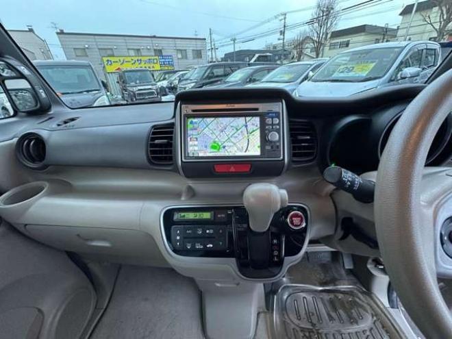 N-BOXカスタムG Lパッケージ 4WD　左側パワースライドドア　SDナビ　　バックモニター　社外アルミホイール冬　社外アルミホイール夏　プッシュスタート　キーレスキー 660