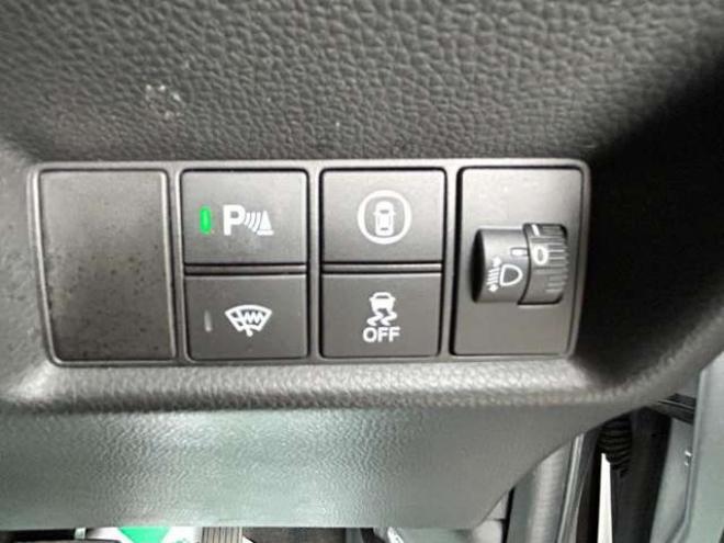 フィット1.5 e:HEV ベーシック 4WD　e-HEV クルーズコントロール　レーンキープ　冬タイヤセット付 1500