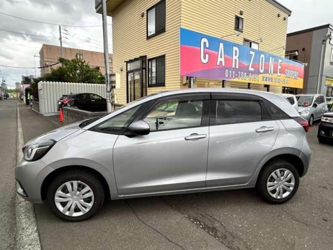 フィット1.5 e:HEV ベーシック 4WD　e-HEV クルーズコントロール　レーンキープ　冬タイヤセット付 1500