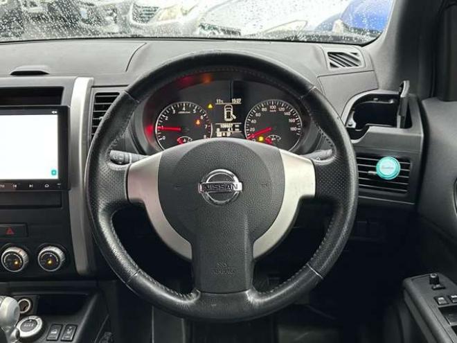 エクストレイル2.0 20X 4WD　社外ディスプレイオーディオ　前後シートヒーター　4WD切り替スイッチ　　横滑り防止装置　ETC　ヒルディセントコントロール　社外アルミホイール夏 2000