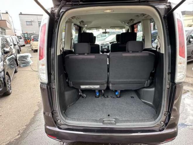 セレナ2.0 ハイウェイスター Vセレクション 4WD　両側ワンタッチオートスライドドア　アイドリングトップ　横滑り防止装置　プッシュスタート　クルーズコントロール　社外アルミホイール夏 2000