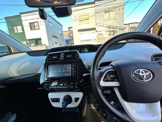 プリウス1.8 S E-Four 4WD　ナビ　TVバックモニター 1800