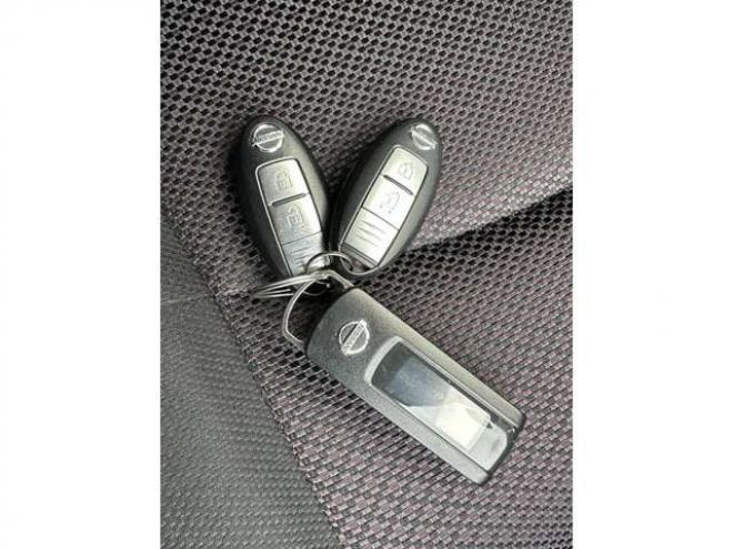 セレナ2.0 ハイウェイスター 4WD　アイドリングストップ　プッシュスタート 2000