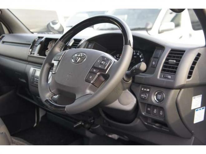 ハイエースバン2.8 スーパーGL ダークプライム S ロングボディ ディーゼルターボ 4WD　ダークプライムS　登録済未使用車　4WD　両側パワースライドドア　デジタルインナーミラー　全方位カメラ　バックカメラ　寒冷地仕様　プッシュスタート　スマートキー　415COBRAフラットベッドキット 登録済未使用車 2800