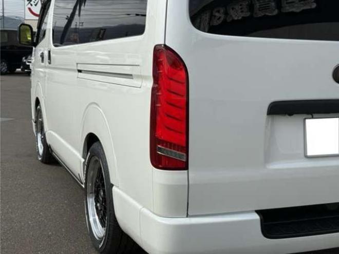 ハイエースバン2.8ダークプライムIIマルチロールトランスポータータイプIロングディーゼルターボ4WD　寒冷地仕様　ワンオーナー　ESSEX　ENCM18インチAW　ESSEXフロントリップスポイラー　ローダウン　パワースライドドア　LEDテール　415COBRAシートカバー&ローフォルムフェンダー&ステアリング 2800
