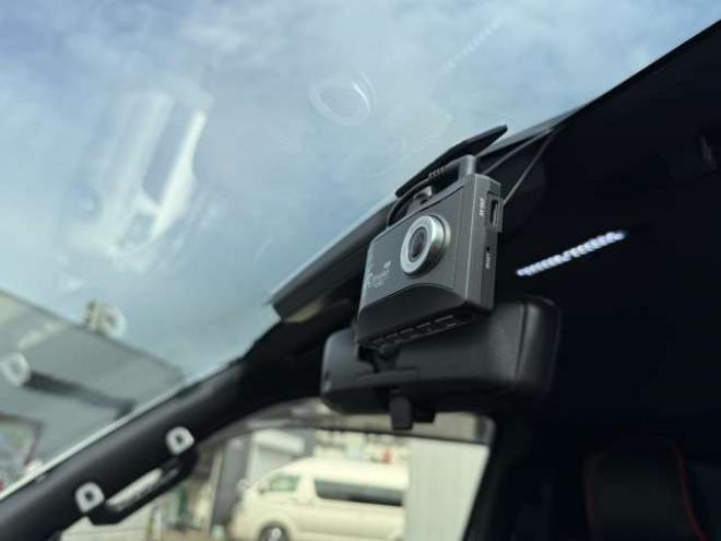 ハイエースバン2.8ダークプライムIIマルチロールトランスポータータイプIロングディーゼルターボ4WD　寒冷地仕様　ワンオーナー　ESSEX　ENCM18インチAW　ESSEXフロントリップスポイラー　ローダウン　パワースライドドア　LEDテール　415COBRAシートカバー&ローフォルムフェンダー&ステアリング 2800