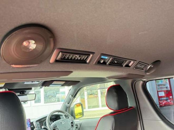 ハイエースバン2.8ダークプライムIIマルチロールトランスポータータイプIロングディーゼルターボ4WD　寒冷地仕様　ワンオーナー　ESSEX　ENCM18インチAW　ESSEXフロントリップスポイラー　ローダウン　パワースライドドア　LEDテール　415COBRAシートカバー&ローフォルムフェンダー&ステアリング 2800