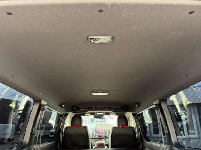 ハイエースバン2.8ダークプライムIIマルチロールトランスポータータイプIロングディーゼルターボ4WD　寒冷地仕様　ワンオーナー　ESSEX　ENCM18インチAW　ESSEXフロントリップスポイラー　ローダウン　パワースライドドア　LEDテール　415COBRAシートカバー&ローフォルムフェンダー&ステアリング 2800