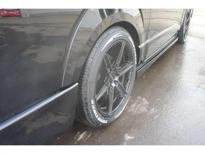 ハイエース2.7 GL ロング ファインテックツアラー 4WD　415COBRA　ファントムヘッドライトシステム&フェイスリフトキット&F/S/R/ルーフスポ/ボンネット/プレステージテールランプ&新作バッドラッカーHP-6　18インチAW　TOYO　H30　225/50R18 2700