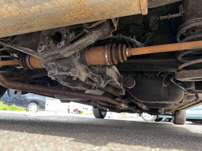 ヴィッツ1.3 F 4WD　キーレス　バックカメラ　純正ナビ　CD  Bluetooth  横滑り防止システム　オート4WD  ワイパーデアイサー　ウィンカーミラー 1300