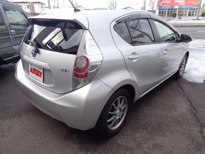 アクア1.5 S　キーフリー　純正ナビ　ワンセグ 2WD 1500