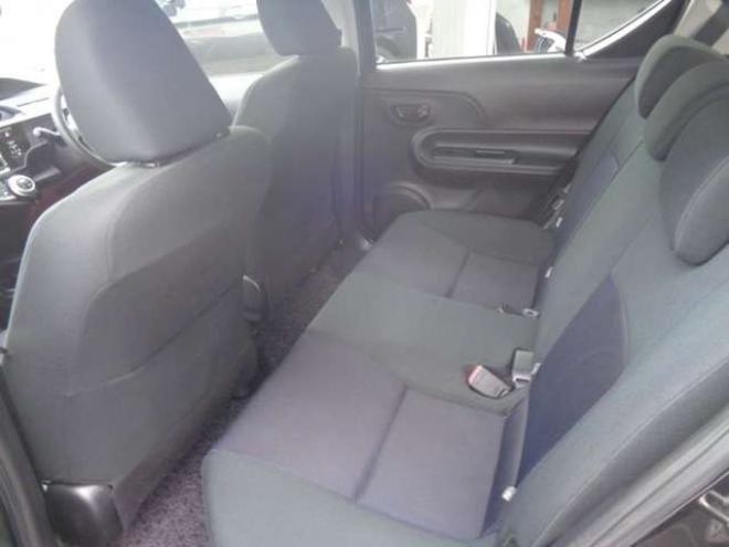 アクア1.5 S　純正ナビ　バックカメラ　スマートキー 2WD 1500