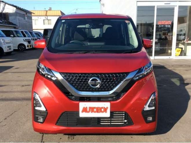 デイズハイウェイスターX 4WD　プッシュスタート　スマートキー　日産純正ナビ　フルセグTV　CD　Bluetooth　全方向カメラ　バックカメラ　本革巻きステアリング　ステアリングスイッチ　クルーズコントロール　シートヒーター　ETC 660