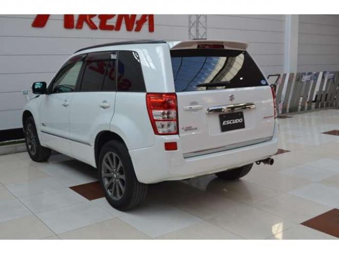 エスクード2.4 ランドブリーズ 4WD　ワンオーナー特別仕様車4WD横滑り防止装置クルーズコントロールSDナビTVバックカメラHIDライト電動ガラスサンルーフクルーズコントロール 2400