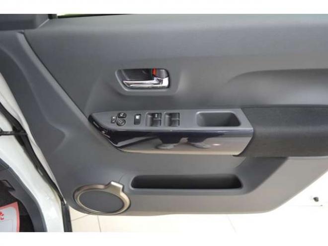 ハスラーJスタイルIII 4WD　ワンオーナー車Sエネチャージ4WDセーフティサポート搭載アイドリングストップ横滑り防止装置7インチワイドナビTVハーフレザーシートヒーターLEDライト 660