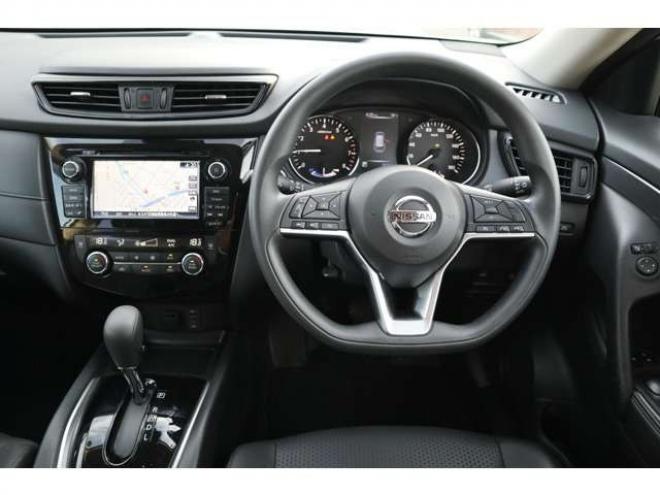 エクストレイル2.0 20S ハイブリッド 4WD　純正フルセグナビ　ETC　アラウンドビューカメラ　パーキングアシスト　ヒルディセントコントロール　クルーズコントロール　パーキングソナー 2000