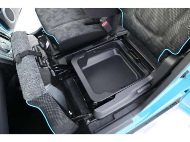 フレアクロスオーバーXS 4WD　純正CDプレイヤー　ETC　オートライト　シートヒーター　HIDヘッドライト　デュアルカメラブレーキサポート 660