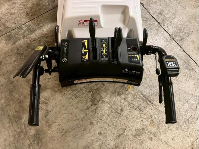 除雪機ヤマハ　YSF1070T！静音モデル！イージーターン！2024年式！新潟店在庫に付き、お取り寄せになります！