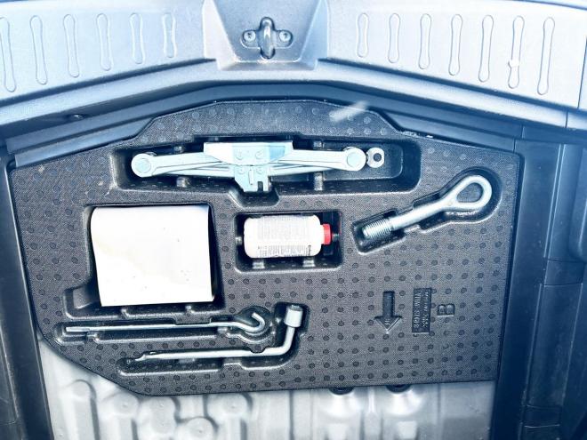 ノート1.2X FOUR Vセレクション+セーフティ 4WD　ローンが不安な方＜優遇ローン＞本州仕入　エマージェンシーブレーキ　社外ナビ 4WD