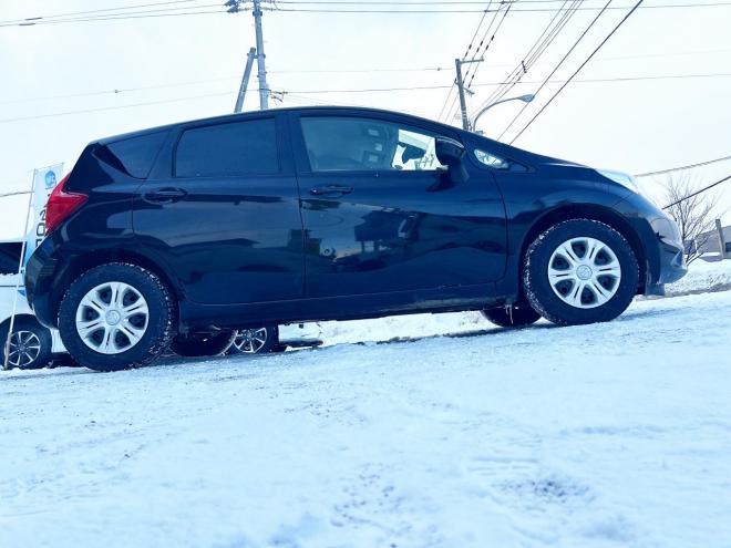 ノート1.2X FOUR Vセレクション+セーフティ 4WD　ローンが不安な方＜優遇ローン＞本州仕入　エマージェンシーブレーキ　社外ナビ 4WD