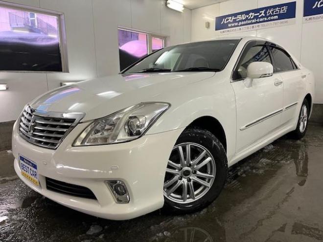 クラウンロイヤルサルーン　ｉ－Ｆｏｕｒ　寒冷地仕様　禁煙車　後期型　社外１６インチＡＷ　スタッドレスタイヤ付　クルーズコントロール　純正ＨＤＤナビ　フルセグ地デジ　ＤＶＤ再生　Ｂｌｕｅｔｏｏｔｈオーディオ　バックカメラ　コーナーセンサー 4WD 2500 4Dr