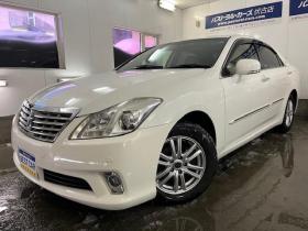 クラウン　ロイヤルサルーン　ｉ－Ｆｏｕｒ　寒冷地仕様　禁煙車　後期型　社外１６インチＡＷ　スタッドレスタイヤ付　クルーズコントロール　純正ＨＤＤナビ　フルセグ地デジ　ＤＶＤ再生　Ｂｌｕｅｔｏｏｔｈオーディオ　バックカメラ　コーナーセンサー 4WD 2500 4Dr